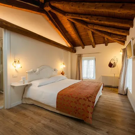Casale In Collina